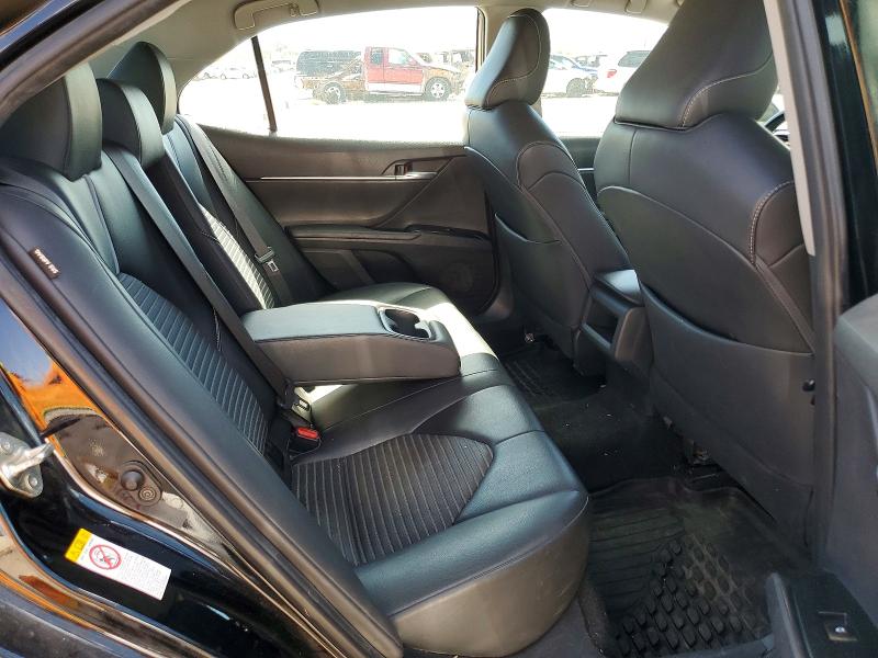 58995126 :رقم المزاد ، 4T1B11HK8JU048644 vin ، 2018 Toyota Camry مزاد بيع