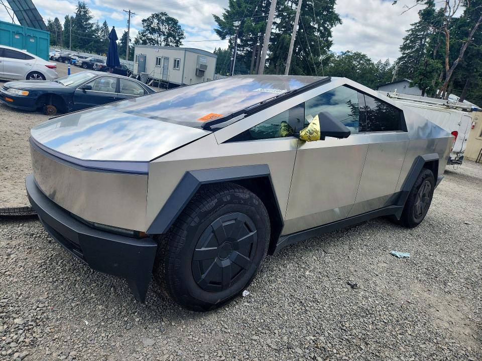 56141156 :رقم المزاد ، 7G2CEHED7SA080047 vin ، 2025 Tesla Cybertruck مزاد بيع