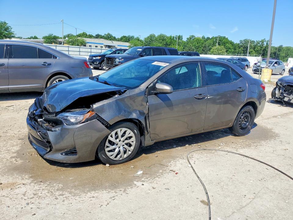 55322236 :رقم المزاد ، 2T1BURHE5JC055696 vin ، 2018 Toyota Corolla مزاد بيع