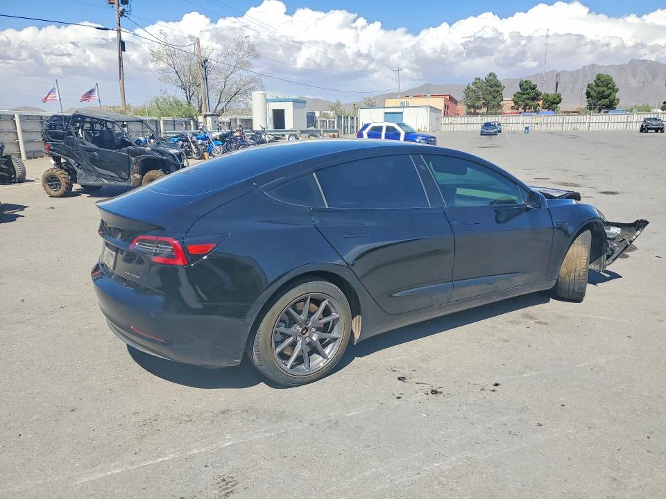55602666 :رقم المزاد ، 5YJ3E1EB1NF335467 vin ، 2022 Tesla Model 3 مزاد بيع