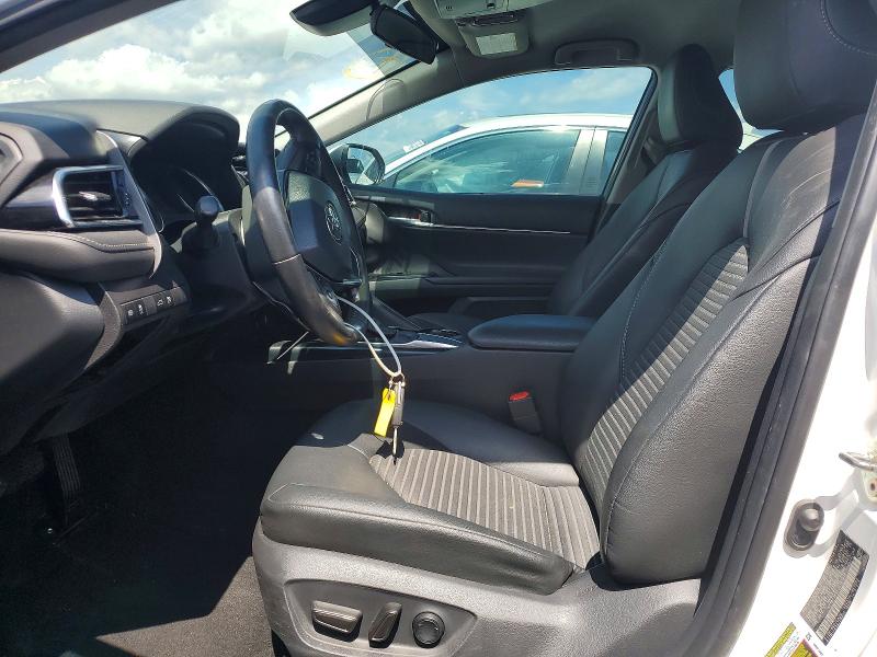 54633846 :رقم المزاد ، 4T1B11HK4JU101470 vin ، 2018 Toyota Camry مزاد بيع