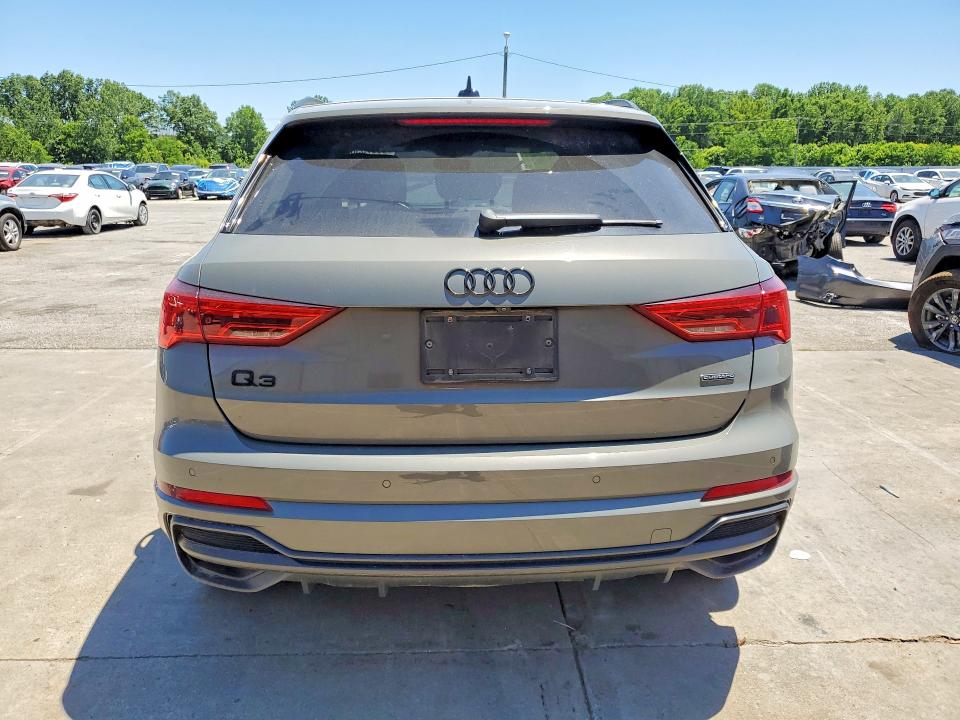 55675566 :رقم المزاد ، WA1DECF30M1142560 vin ، 2021 Audi Q3 مزاد بيع