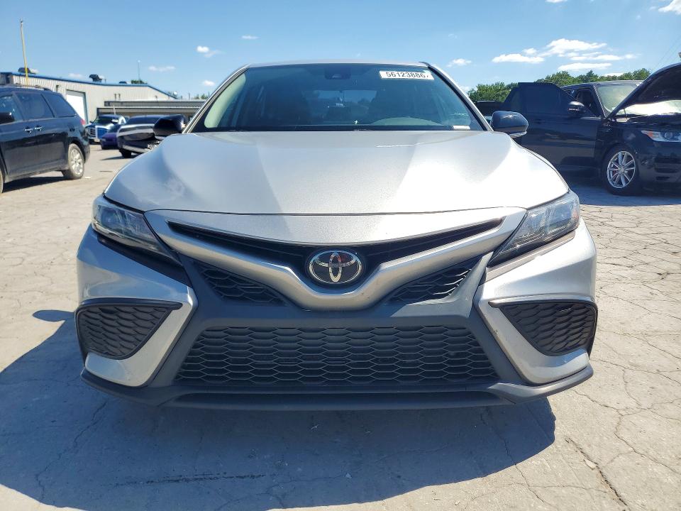 2022 Toyota Camry მანქანა იყიდება აუქციონზე, vin: 4T1G11AK4NU021978, აუქციონის ნომერი: 56123886