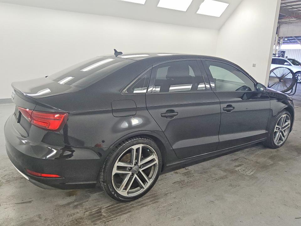 2018 Audi A3 მანქანა იყიდება აუქციონზე, vin: WAUAUGFF7J1042400, აუქციონის ნომერი: 54292616