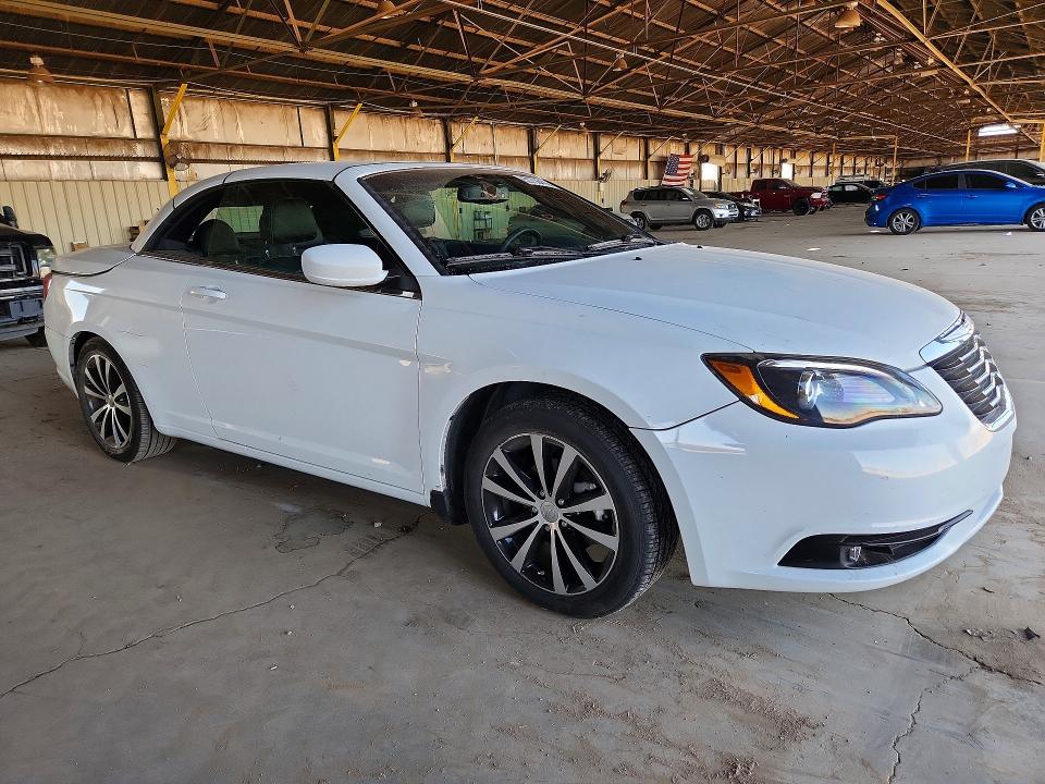 55759476 :رقم المزاد ، 1C3BCBGG3EN159740 vin ، 2014 Chrysler 200 مزاد بيع