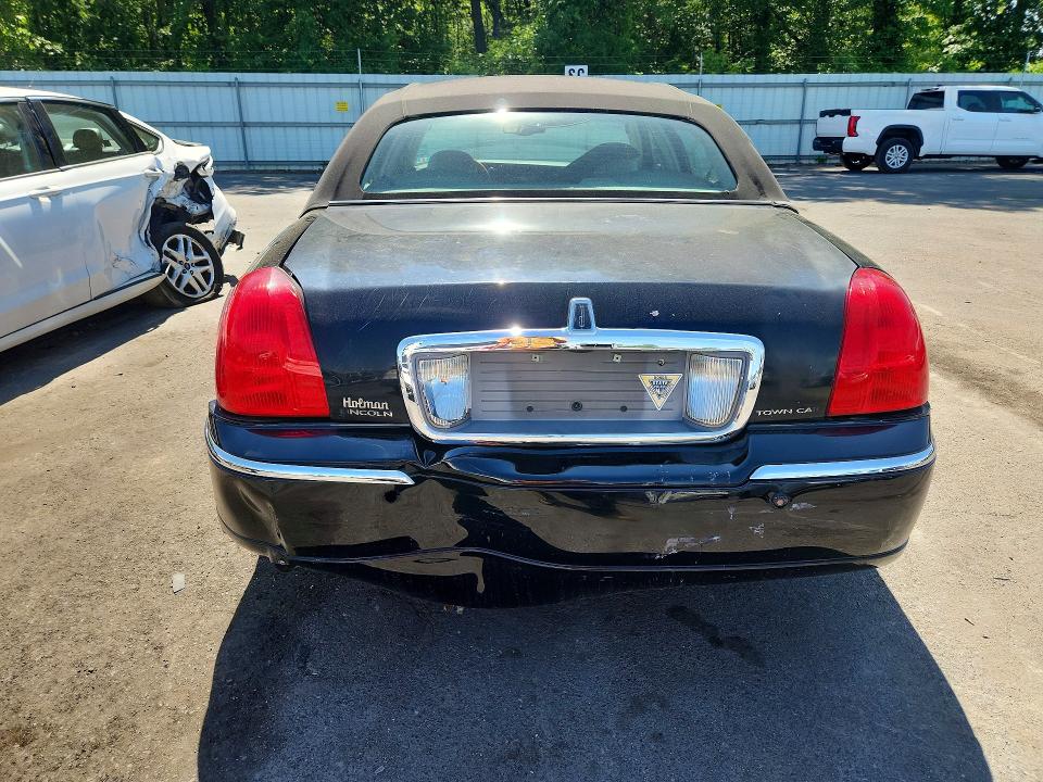 55850236 :رقم المزاد ، 1LNHM83W94Y616241 vin ، 2004 Lincoln Town Car مزاد بيع