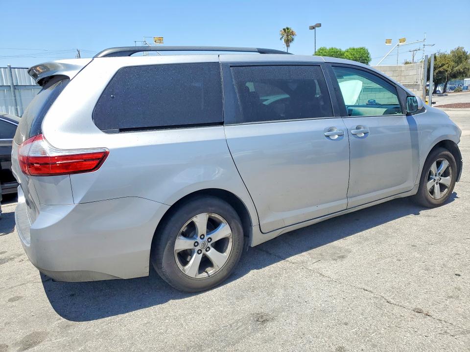 57507696 :رقم المزاد ، 5TDKK3DC9FS552336 vin ، 2015 Toyota Sienna مزاد بيع