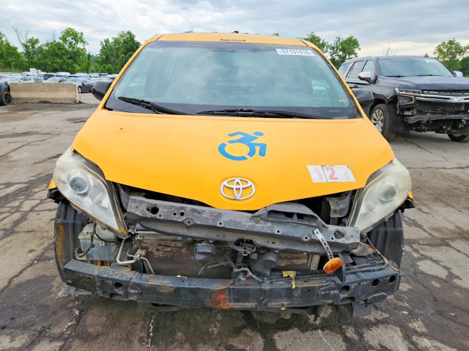 2016 Toyota Sienna მანქანა იყიდება აუქციონზე, vin: 5TDKK3DC6GS763284, აუქციონის ნომერი: 57137416