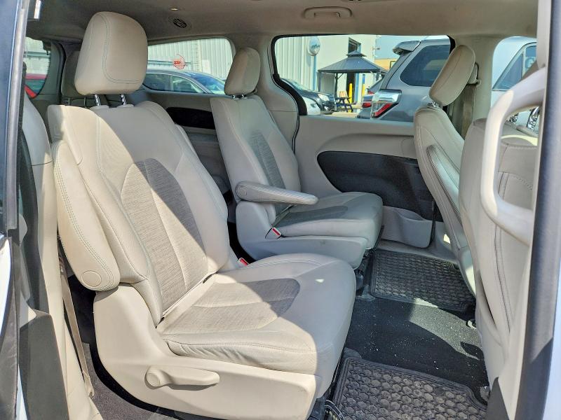 50964766 :رقم المزاد ، 2C4RC1H73JR129671 vin ، 2018 Chrysler Pacifica مزاد بيع