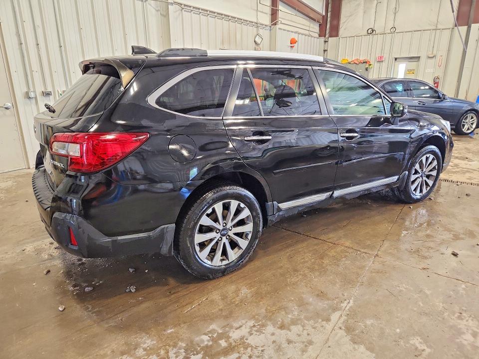 55416186 :رقم المزاد ، 4S4BSATC1J3210133 vin ، 2018 Subaru Outback مزاد بيع