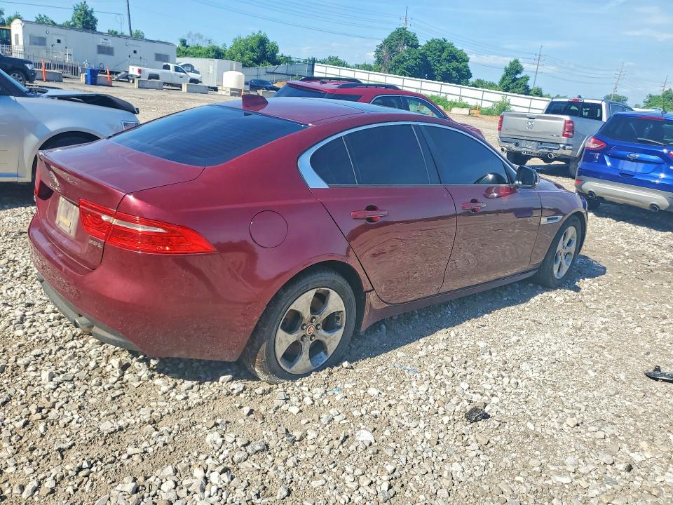 56810646 :رقم المزاد ، SAJAR4BG4HA974230 vin ، 2017 Jaguar Xe مزاد بيع