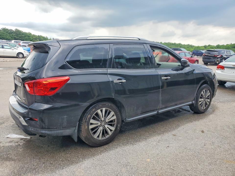 56791776 :رقم المزاد ، 5N1DR2MM1HC907233 vin ، 2017 Nissan Pathfinder مزاد بيع