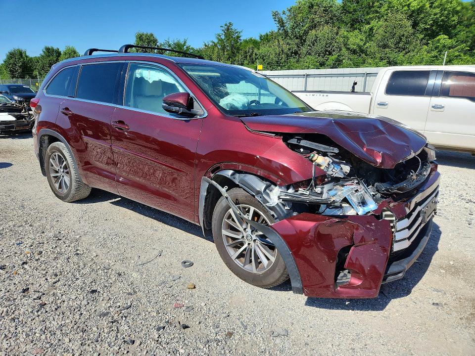 2018 Toyota Highlander მანქანა იყიდება აუქციონზე, vin: 5TDJZRFH8JS906150, აუქციონის ნომერი: 57580306