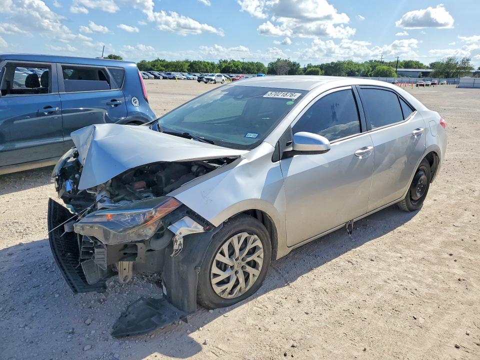 57021876 :رقم المزاد ، 5YFBURHE7JP767997 vin ، 2018 Toyota Corolla مزاد بيع