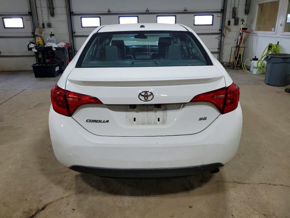 56541186 :رقم المزاد ، 5YFBURHE3HP619694 vin ، 2017 Toyota Corolla مزاد بيع