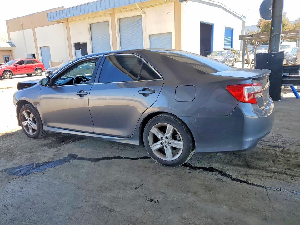 57433056 :رقم المزاد ، 4T1BF1FK1EU389037 vin ، 2014 Toyota Camry مزاد بيع