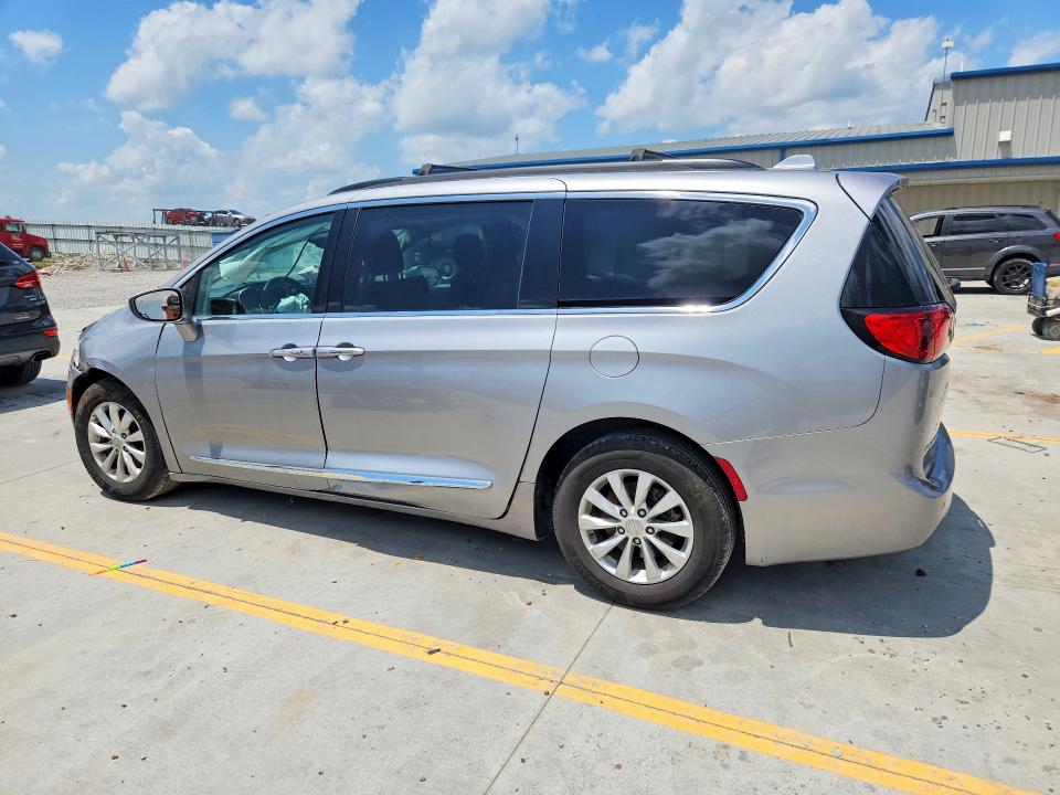 59136706 :رقم المزاد ، 2C4RC1BG9HR593986 vin ، 2017 Chrysler Pacifica مزاد بيع
