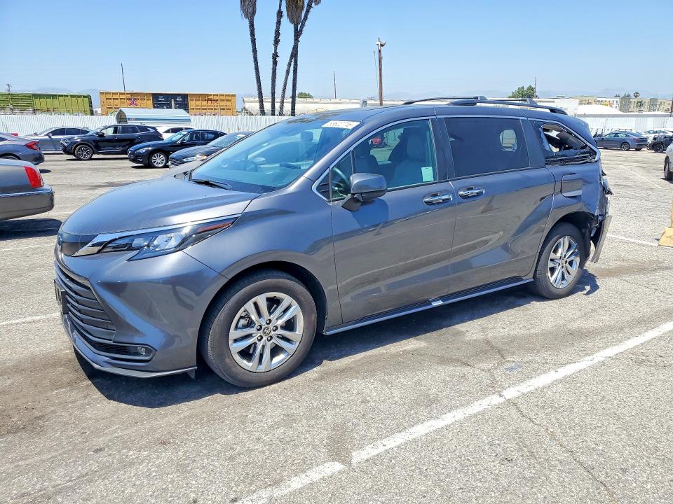 55622746 :رقم المزاد ، 5TDJSKFC5SS208886 vin ، 2025 Toyota Sienna مزاد بيع