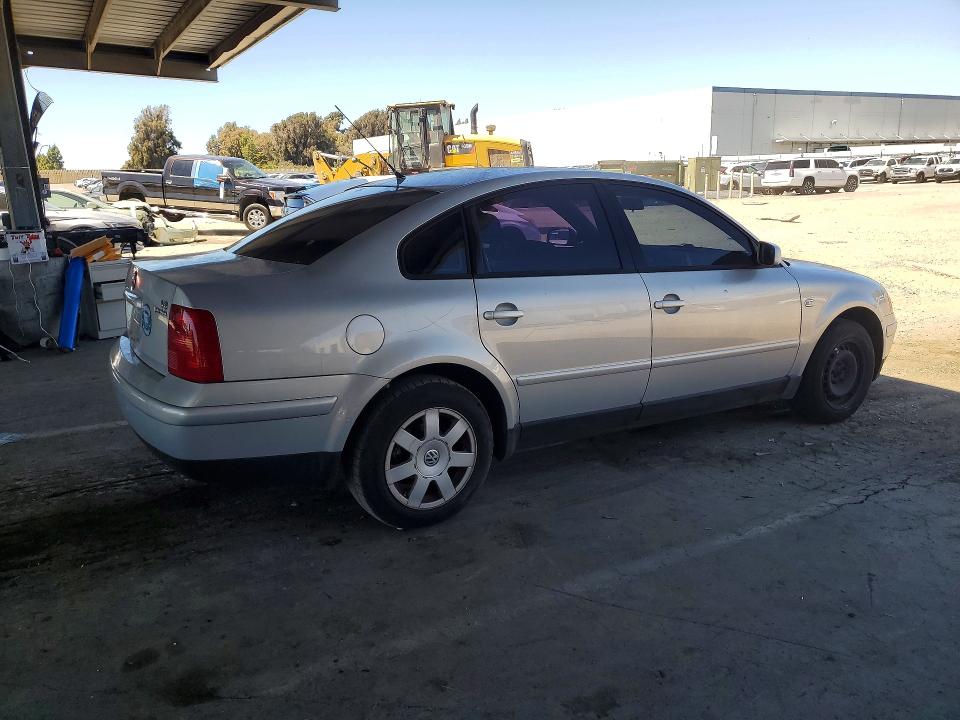 2000 Volkswagen Passat მანქანა იყიდება აუქციონზე, vin: WVWTH23B0YE378395, აუქციონის ნომერი: 57348386