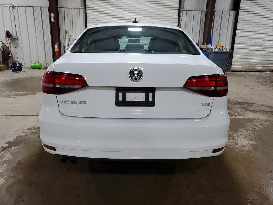 55693106 :رقم المزاد ، 3VWB67AJXJM226520 vin ، 2018 Volkswagen Jetta مزاد بيع