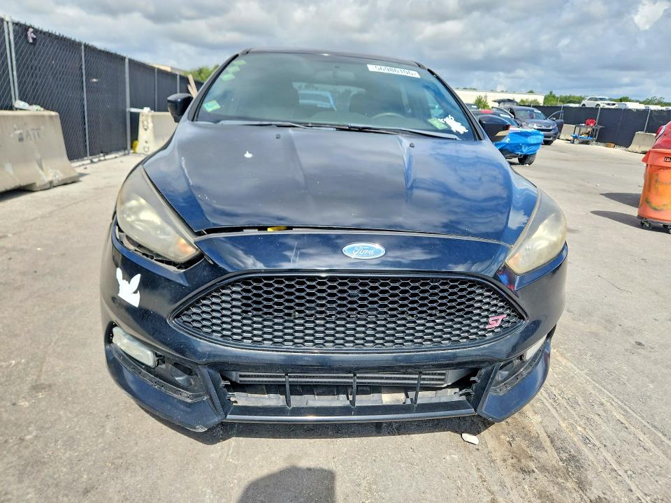 56986106 :رقم المزاد ، 1FADP3L94HL221447 vin ، 2017 Ford Focus مزاد بيع