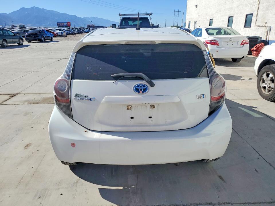 56608226 :رقم المزاد ، JTDKDTB30D1556184 vin ، 2013 Toyota Prius C مزاد بيع