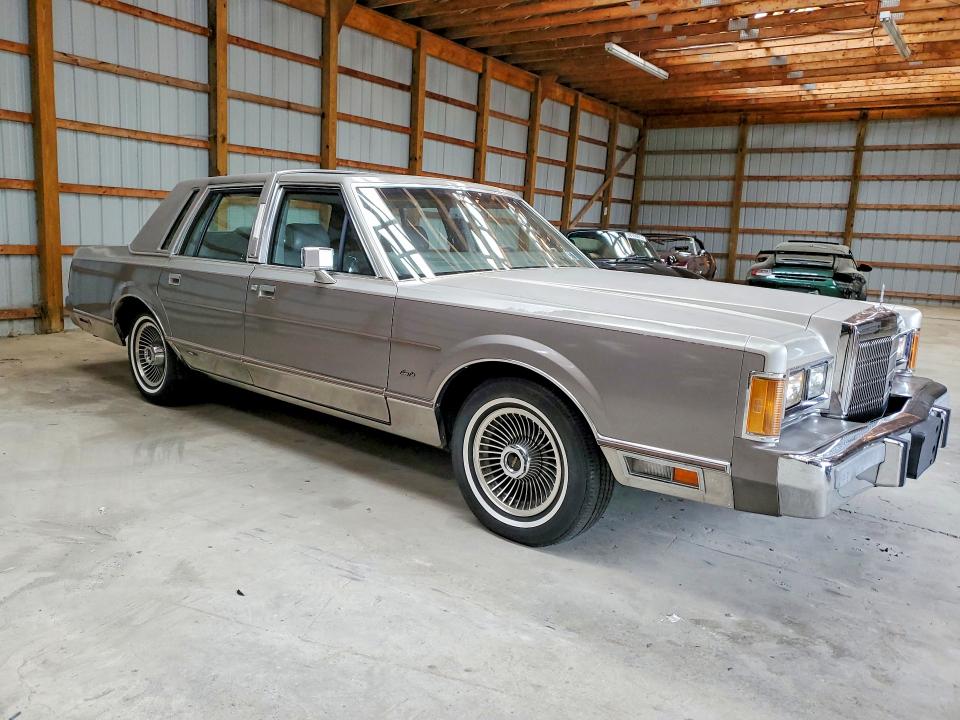 1989 Lincoln Town Car მანქანა იყიდება აუქციონზე, vin: 1LNBM83F7KY627418, აუქციონის ნომერი: 58334436