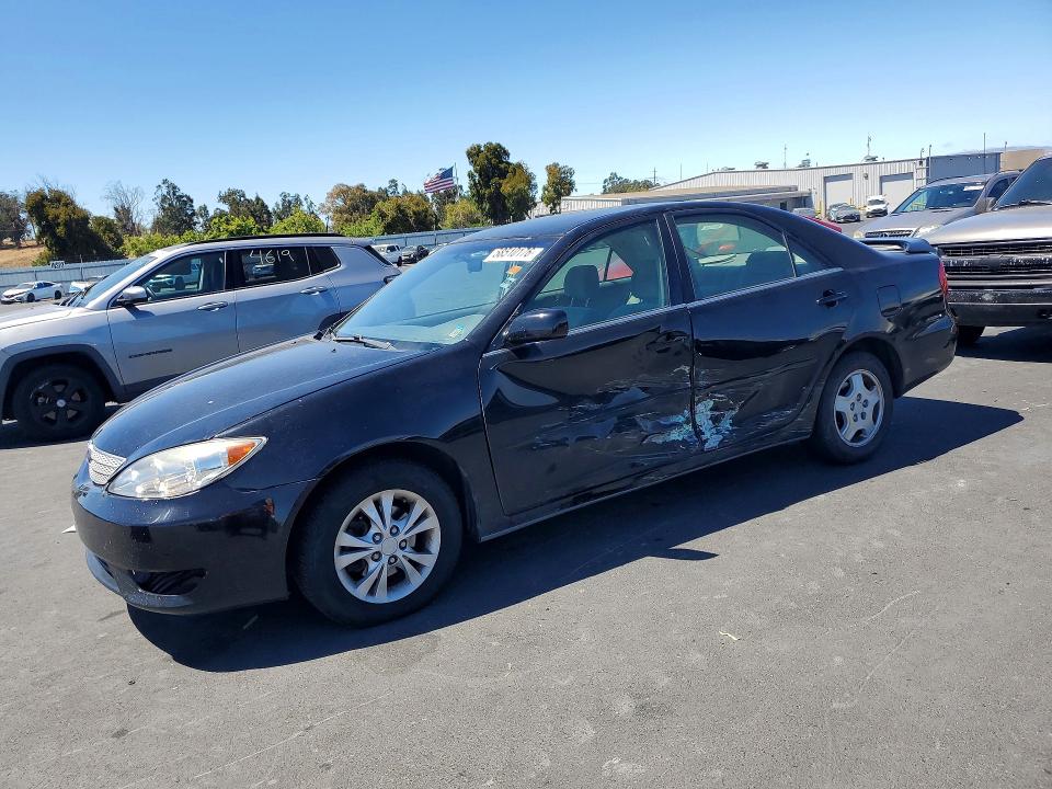 58510176 :رقم المزاد ، 4T1BF30K94U074781 vin ، 2004 Toyota Camry مزاد بيع