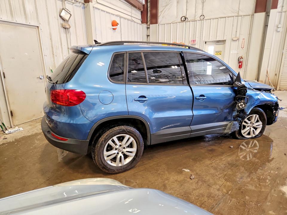 55348586 :رقم المزاد ، WVGBV7AX3HK023718 vin ، 2017 Volkswagen Tiguan مزاد بيع