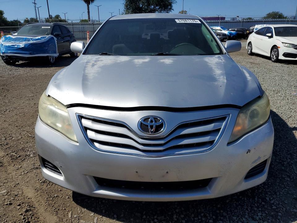 57081176 :رقم المزاد ، 4T4BF3EK2BR172594 vin ، 2011 Toyota Camry مزاد بيع