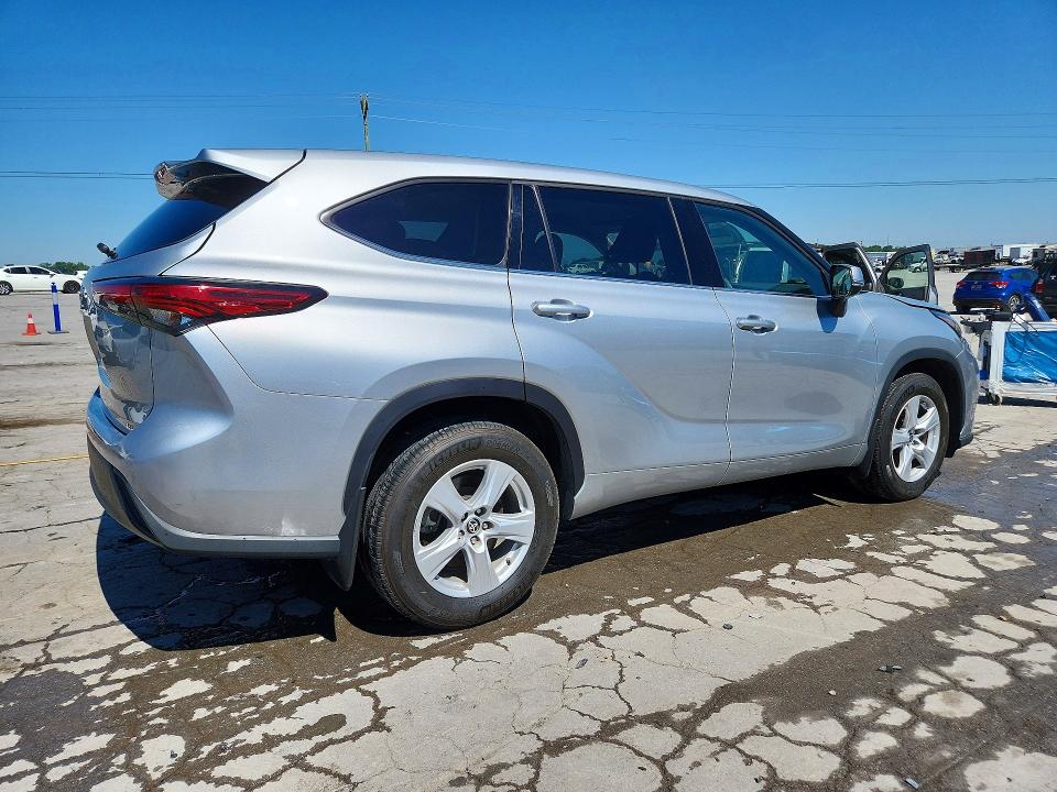 Продажа на аукционе авто 2022 Toyota Highlander, vin: 5TDZZRAH2NS113801, номер лота: 56122526