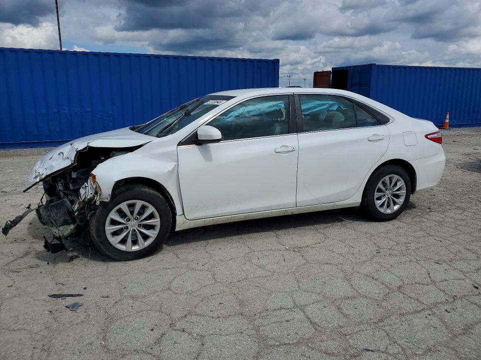 57723646 :رقم المزاد ، 4T4BF1FK9FR474957 vin ، 2015 Toyota Camry مزاد بيع