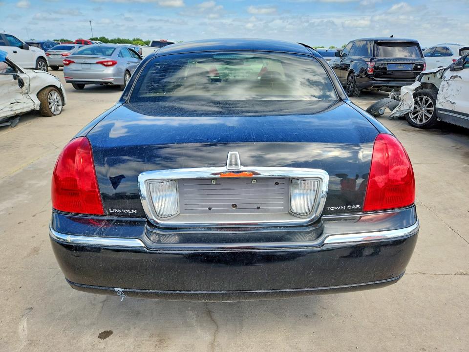 Продаж на аукціоні авто 2006 Lincoln Town Car, vin: 1LNHM83V36Y647334, номер лоту: 56809926