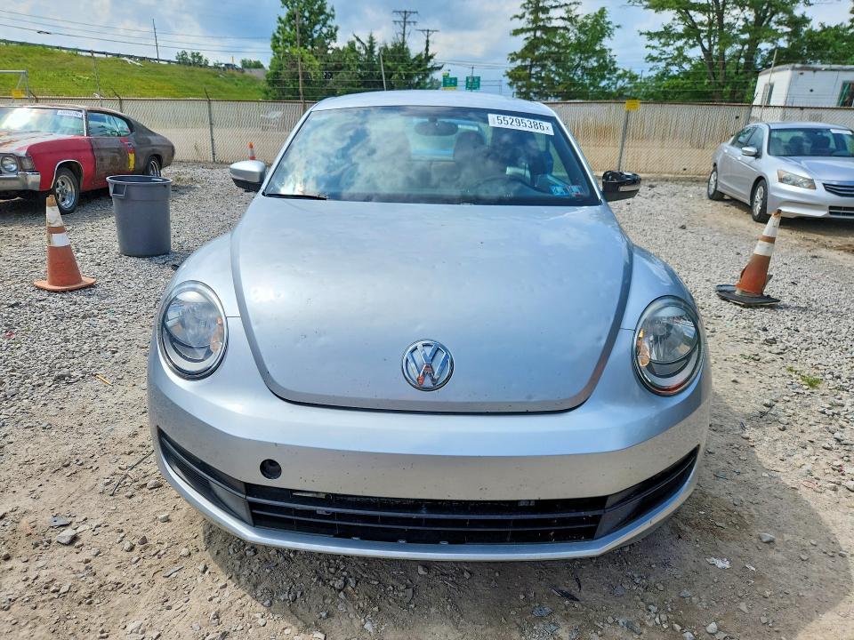 2015 Volkswagen Beetle მანქანა იყიდება აუქციონზე, vin: 3VWF17AT9FM606893, აუქციონის ნომერი: 55295386