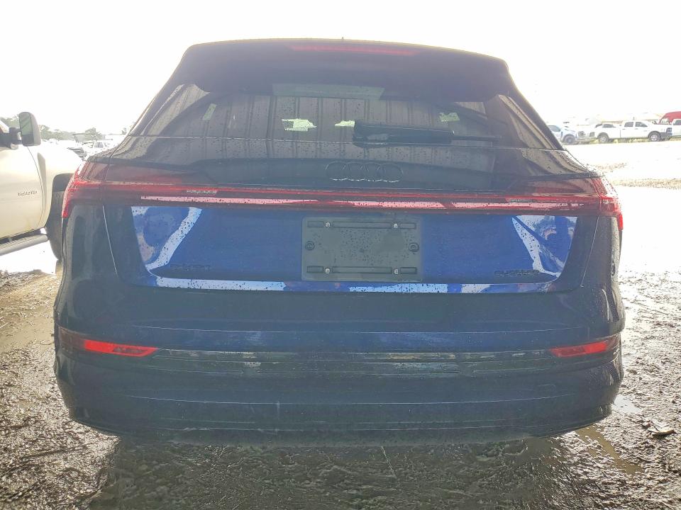 2022 Audi E-tron მანქანა იყიდება აუქციონზე, vin: WA1AAAGE2NB037582, აუქციონის ნომერი: 57618916