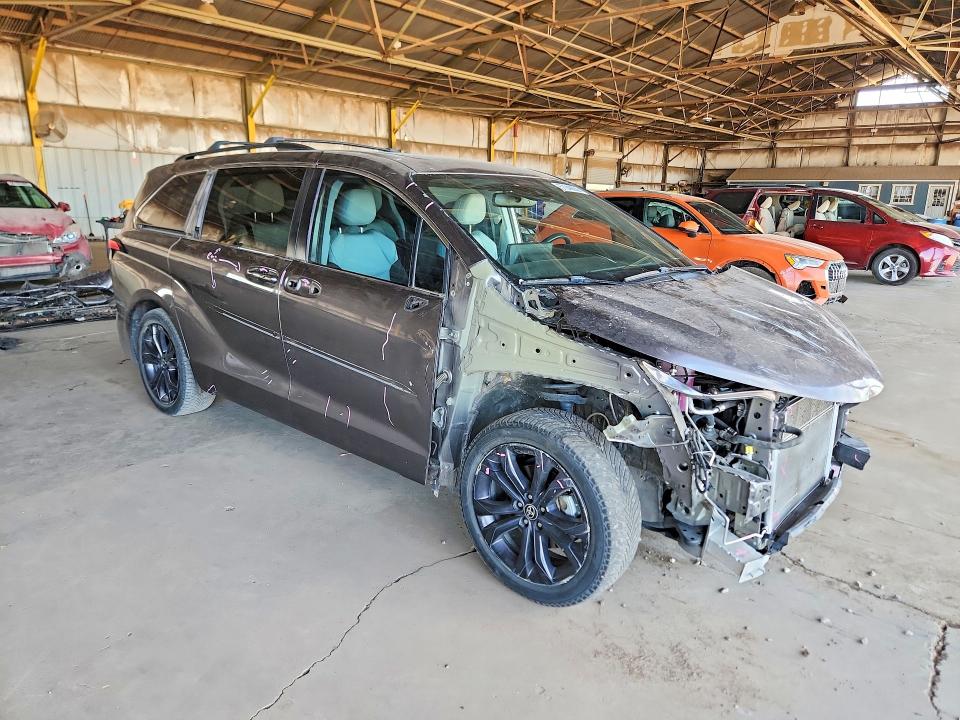 Auction sale of the 2022 Toyota Sienna, vin: 5TDXRKEC7NS092019, lot number: 57040636