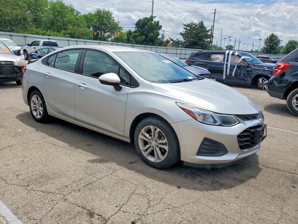 57131456 :رقم المزاد ، 1G1BC5SM6K7110566 vin ، 2019 Chevrolet Cruze مزاد بيع