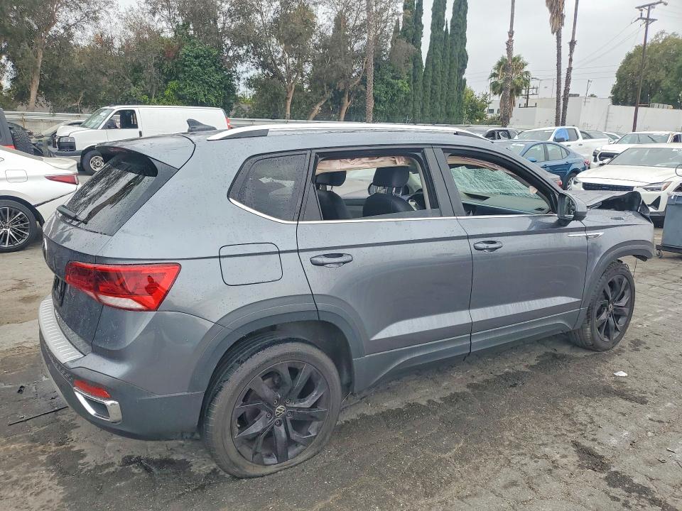 Продажа на аукционе авто 2022 Volkswagen Taos, vin: 3VVRX7B28NM066666, номер лота: 61933556