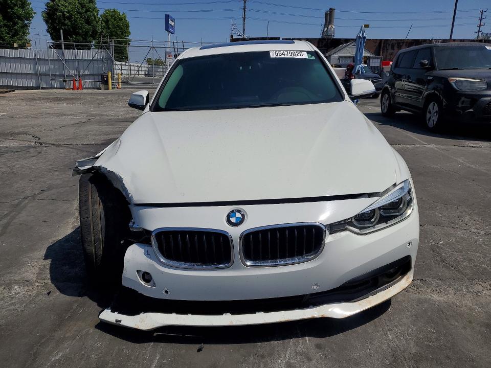 55479026 :رقم المزاد ، WBA8A9C51JK623383 vin ، 2018 Bmw 320 مزاد بيع