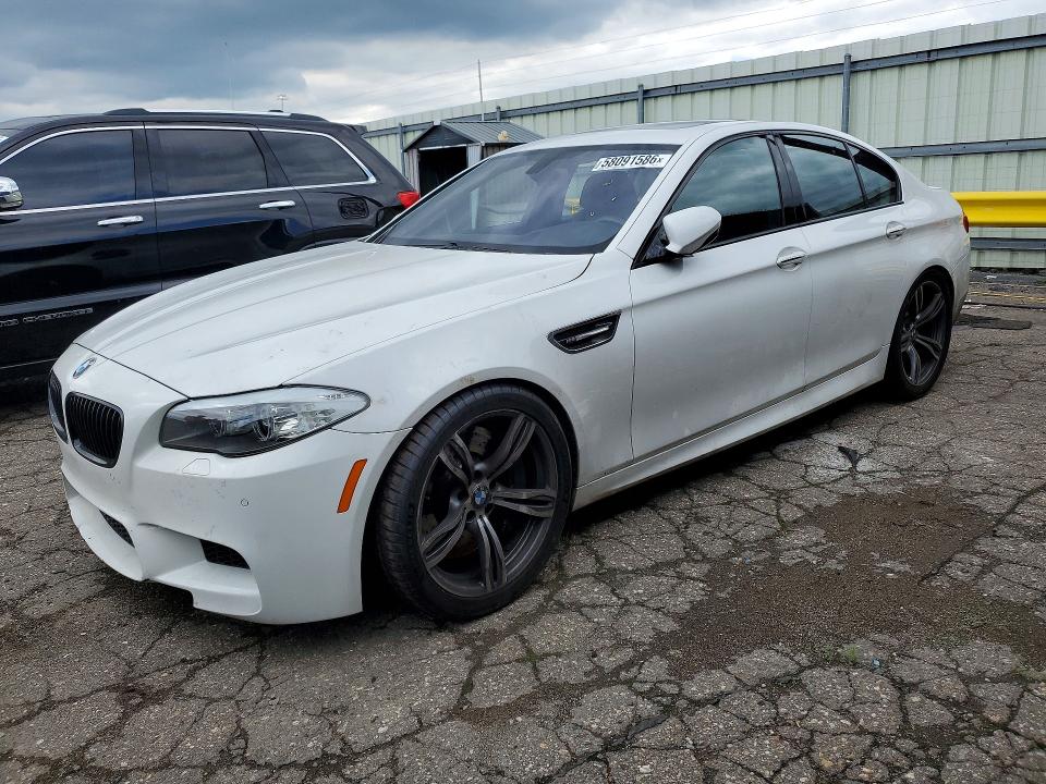 2013 Bmw M5 მანქანა იყიდება აუქციონზე, vin: WBSFV9C58DC773514, აუქციონის ნომერი: 58091586