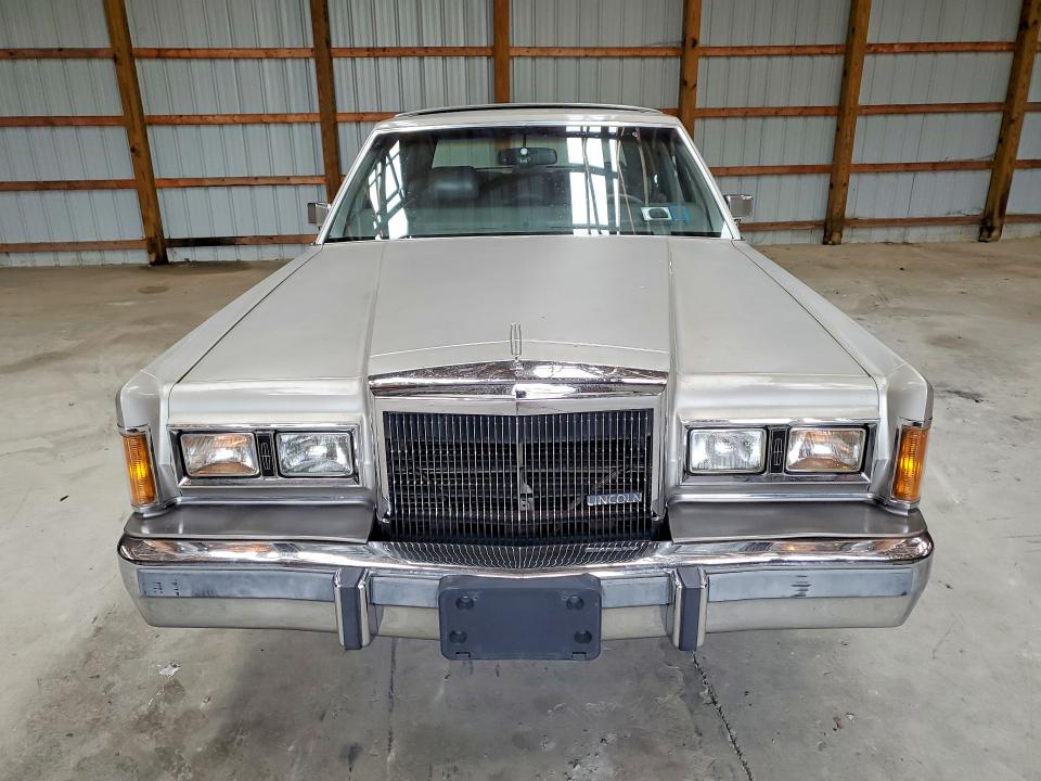 1989 Lincoln Town Car მანქანა იყიდება აუქციონზე, vin: 1LNBM83F7KY627418, აუქციონის ნომერი: 58334436