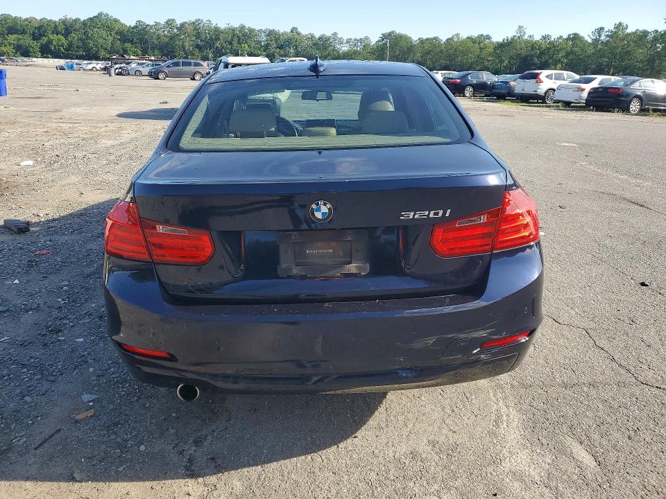 57291616 :رقم المزاد ، WBA3B1G50FNT03285 vin ، 2015 Bmw 320 مزاد بيع