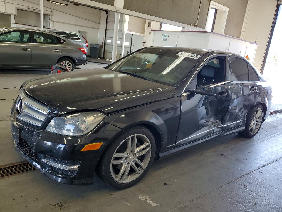 Продажа на аукционе авто 2013 Mercedes-benz C, vin: WDDGF4HB9DA774683, номер лота: 55756846