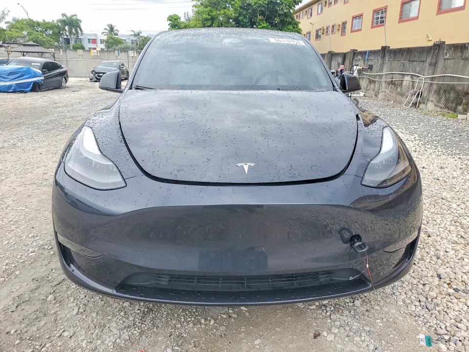 2024 Tesla Model Y მანქანა იყიდება აუქციონზე, vin: 7SAYGDEE5RF037184, აუქციონის ნომერი: 56110156