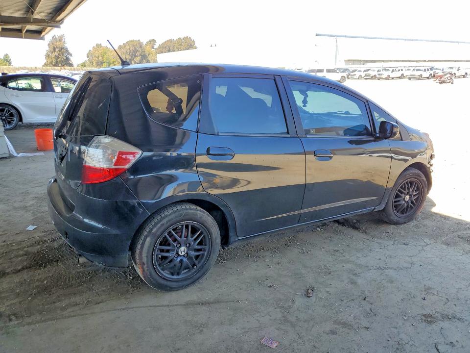57360726 :رقم المزاد ، JHMGE8H37DC056338 vin ، 2013 Honda Fit مزاد بيع
