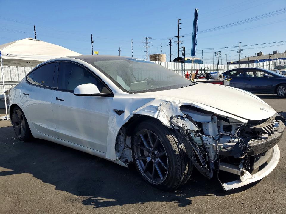 58278886 :رقم المزاد ، 5YJ3E1EA8NF352113 vin ، 2022 Tesla Model 3 مزاد بيع