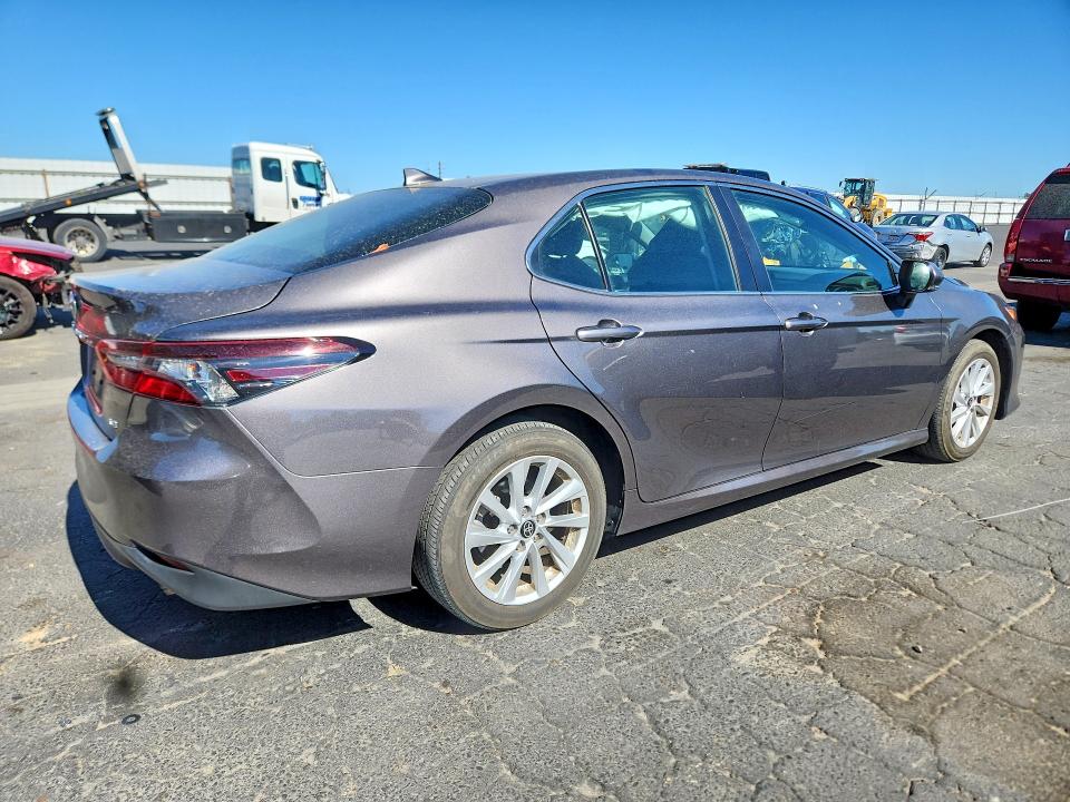 56843226 :رقم المزاد ، 4T1C11AK7RU870667 vin ، 2024 Toyota Camry مزاد بيع