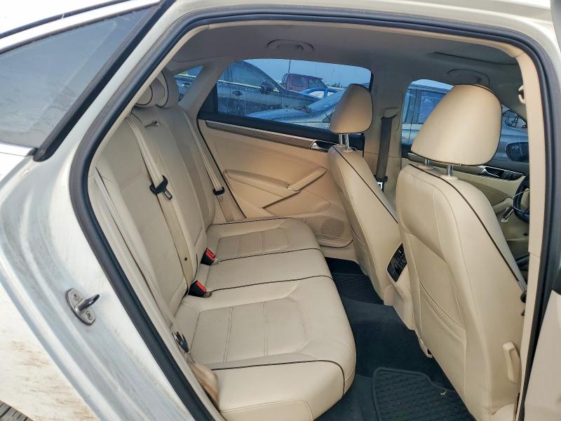58611446 :رقم المزاد ، 1VWBA7A33JC002703 vin ، 2018 Volkswagen Passat مزاد بيع