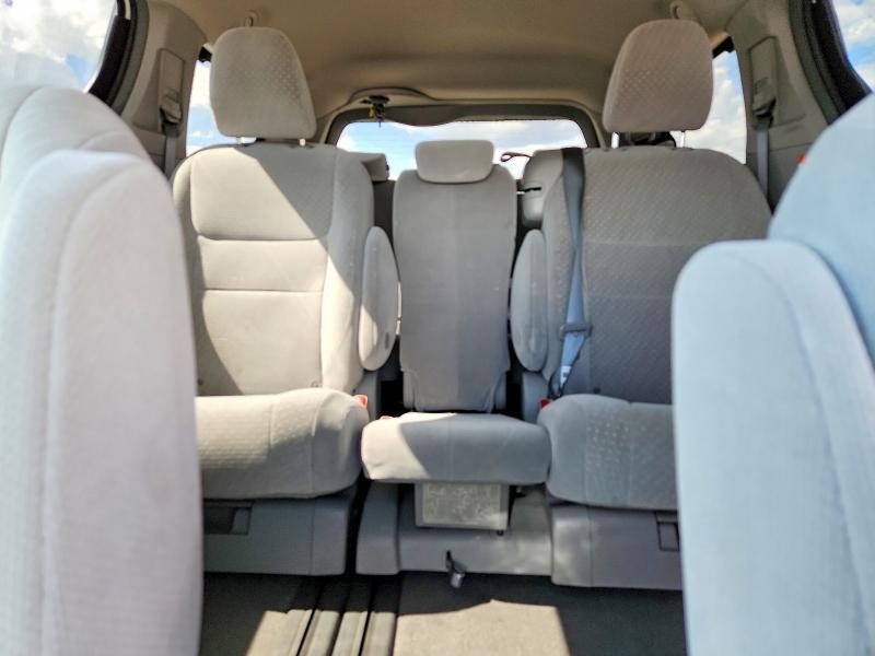 57877726 :رقم المزاد ، 5TDKZ3DC3JS949075 vin ، 2018 Toyota Sienna مزاد بيع