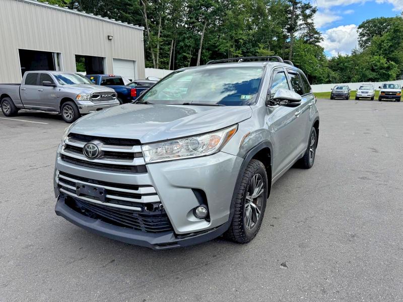 57776586 :رقم المزاد ، 5TDBZRFH9HS367178 vin ، 2017 Toyota Highlander مزاد بيع